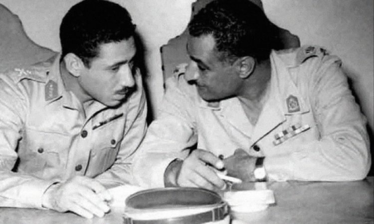 Mohammed Abdel Hakim Amer (links) mit Gamal Abdel Nasser (rechts)