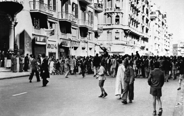Demonstration vor dem Shepeard’s Hotel (1952)