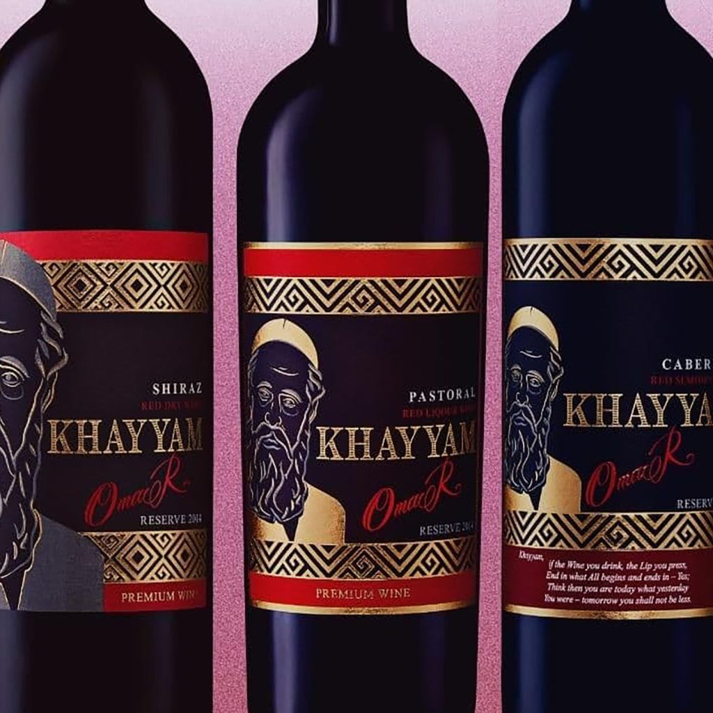 Der ägyptische Wein ist nicht jedermanns Sache: Bild mit drei Flaschen des Weinguts Omar Khayyam