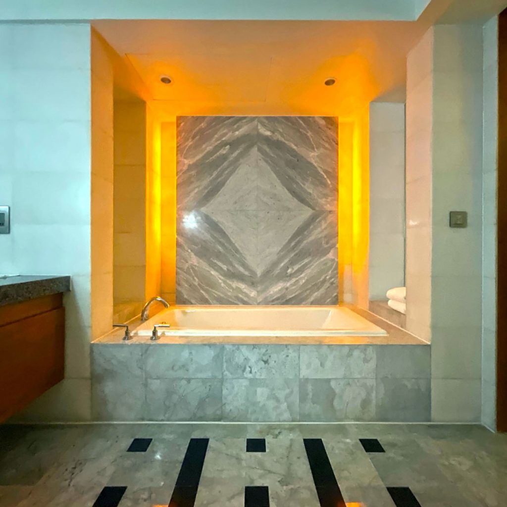 Sinfonie in Marmor: das opulente Bad