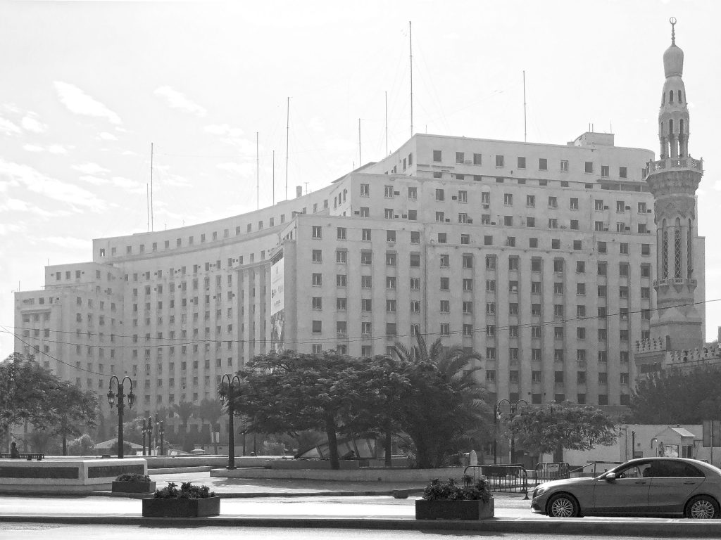Das Verwaltungsgebäude Mugamma am Tahrir-Platz in Kairo wurde 1950 von der Sowjetunion gebaut und als Geschenk dem ägyptischen Staat übergeben.