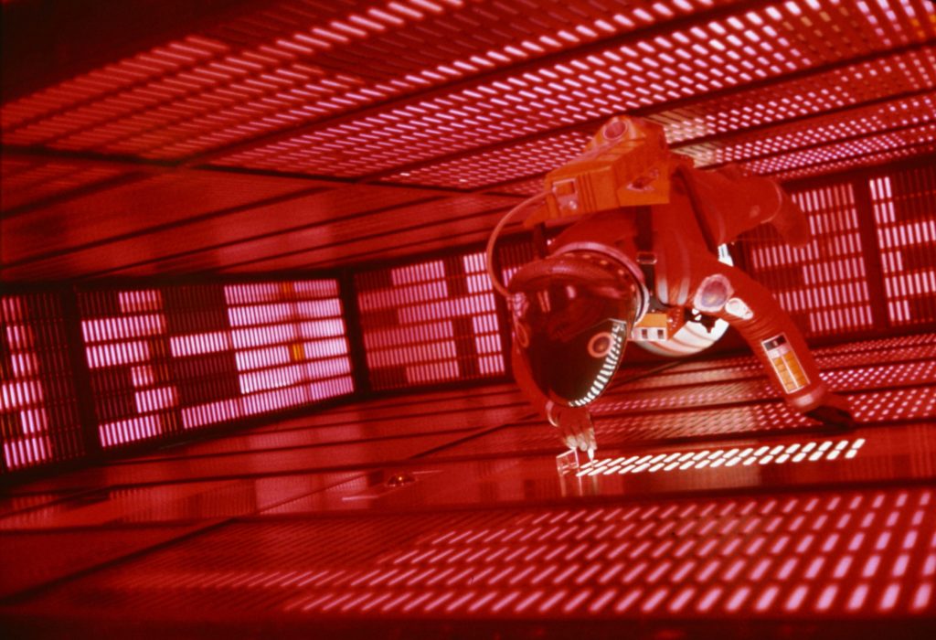 Szene aus dem Film „2001 – A Space Odyssey“ (1968), in der ein Astronaut eine künstliche Intelligenz stilllegt