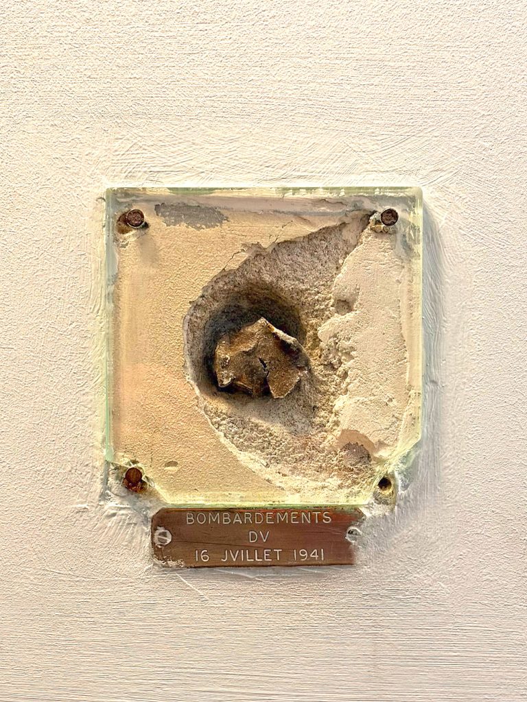 Der Zweite Weltkrieg machte auch vor Ismailia nicht Halt: Geschoss vom 16. Juli 1941 in einer Wand des Hotels