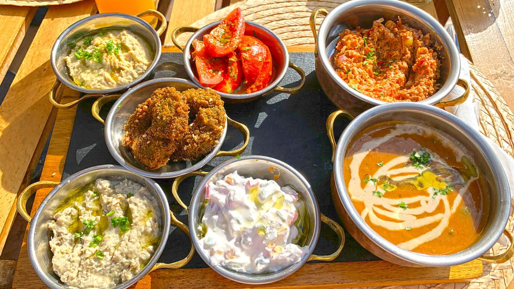 Das typisch ägyptische Frühstück in seiner Maximalinterpretation